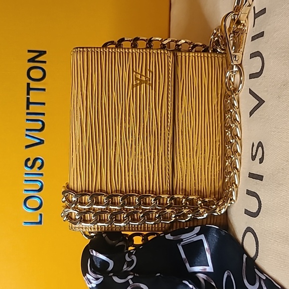 Louis Vuitton Handbags - LOUIS VUITTON VINTAGE YR 2000 EPI WALLET/CROSS BODY  WITH DOUBLE SIDED SNAPS.